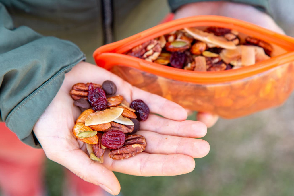 Maple-Glazed-Homemade-Trail-Mix-H